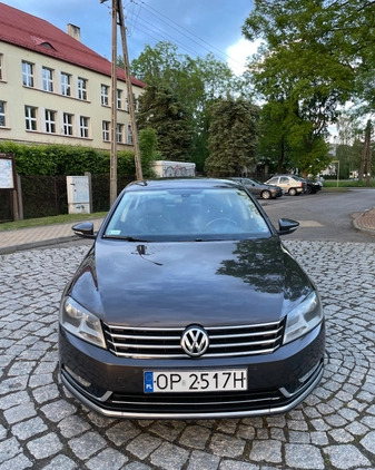 Volkswagen Passat cena 37000 przebieg: 205000, rok produkcji 2010 z Biała małe 301